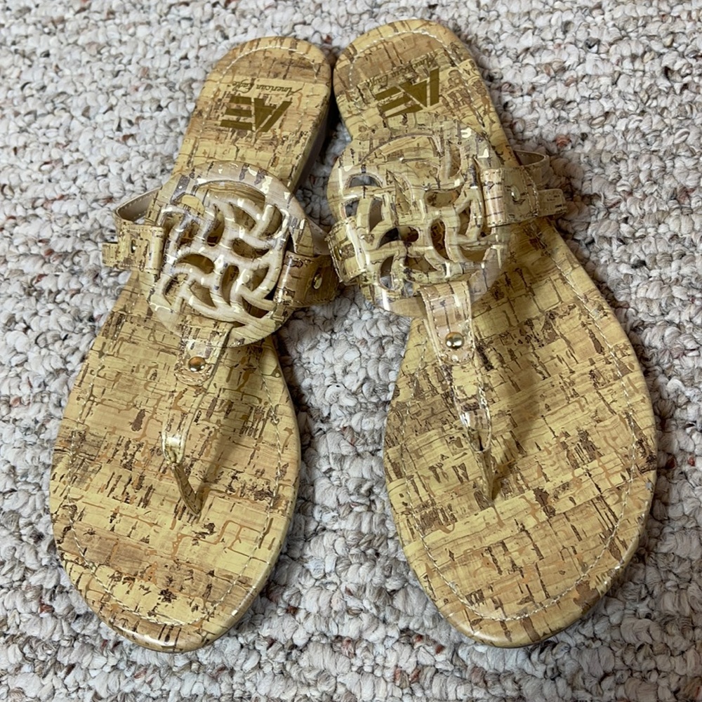 American eagle women’s size 9 sandals gold Cork appearance
